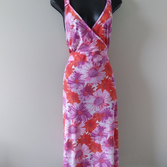 Fun Summer Dress! Floral print, V Neckline, Ties in the back, Midi Length. - Picture 3 of 8